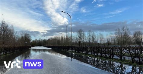 Maldersesteenweg en Zwaantje afgesloten door wateroverlast。